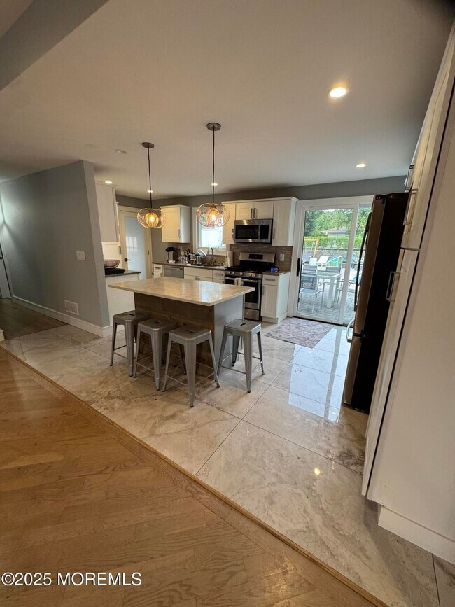 Foto del edificio - 259 Roosevelt Ave