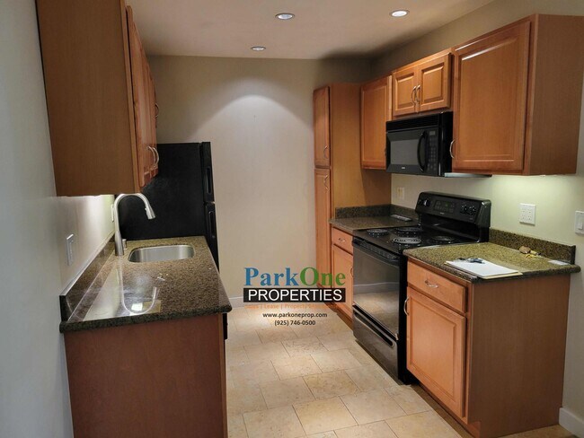 Foto del edificio - Nicely Updated Condo Near Downtown Walnut ...