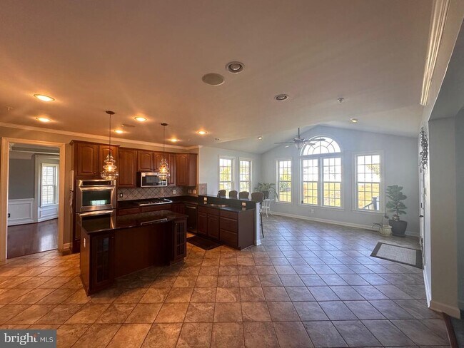 Building Photo - 1803 Bet Twice Cir