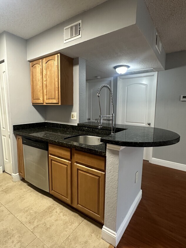 Photo - 2810 N Oakland Forest Dr (Oakland Park, FL)