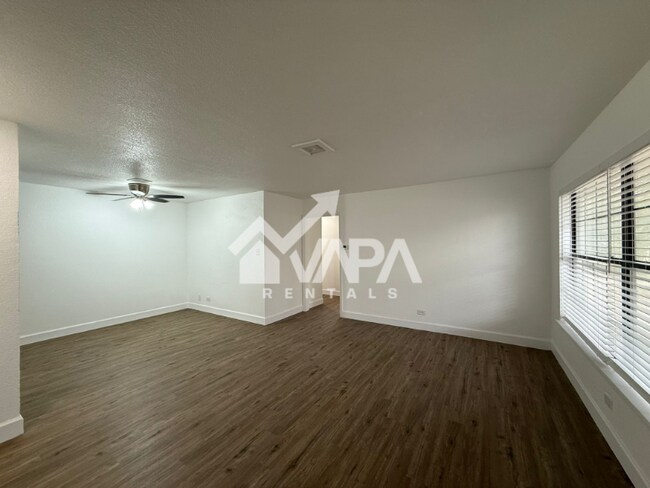 Foto del edificio - 351 Addax Dr