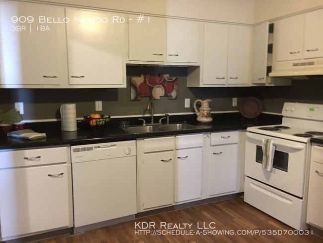 Building Photo - 909 Bellomondo Dr