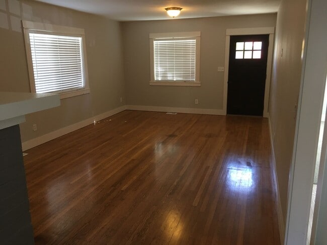 Foto del edificio - Updated 1930s Craftsman Duplex!