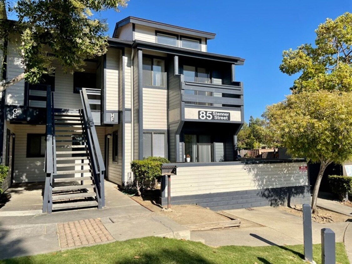 Foto principal - Upgraded 2 Bedroom, 2 Bathroom Cedar Creek...