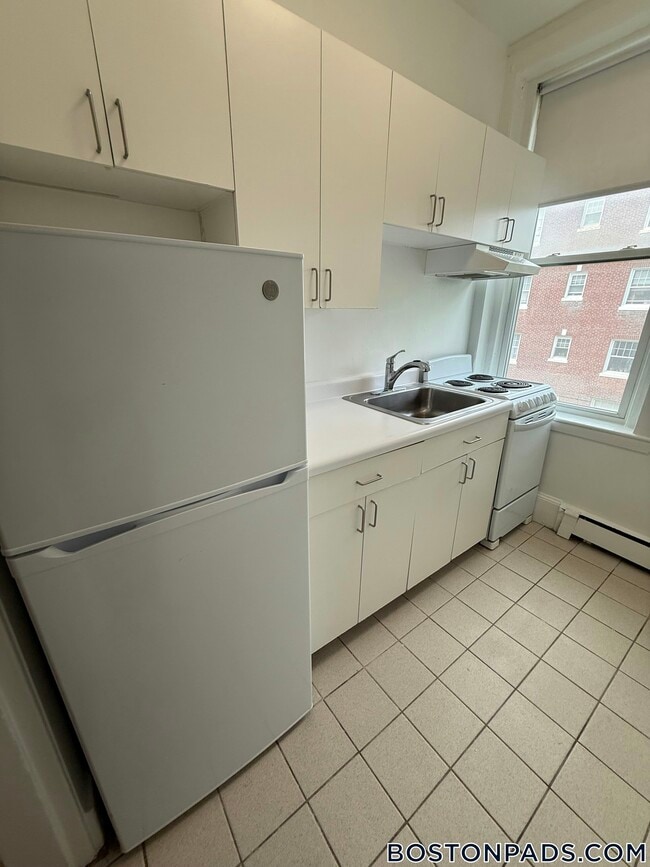 Building Photo - 1539 Beacon St