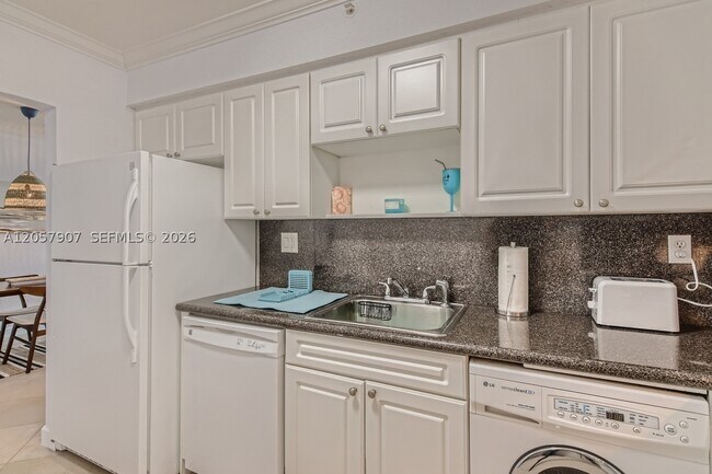 Building Photo - 2501 S Ocean Dr