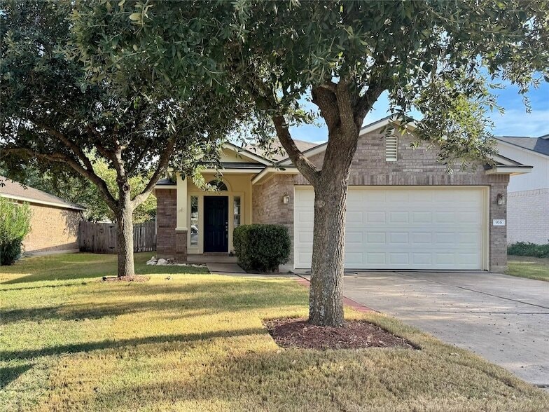 Foto principal - 916 Gentry Dr