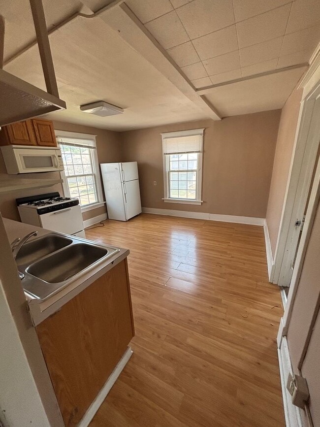 Foto del edificio - 128 E Davenport St