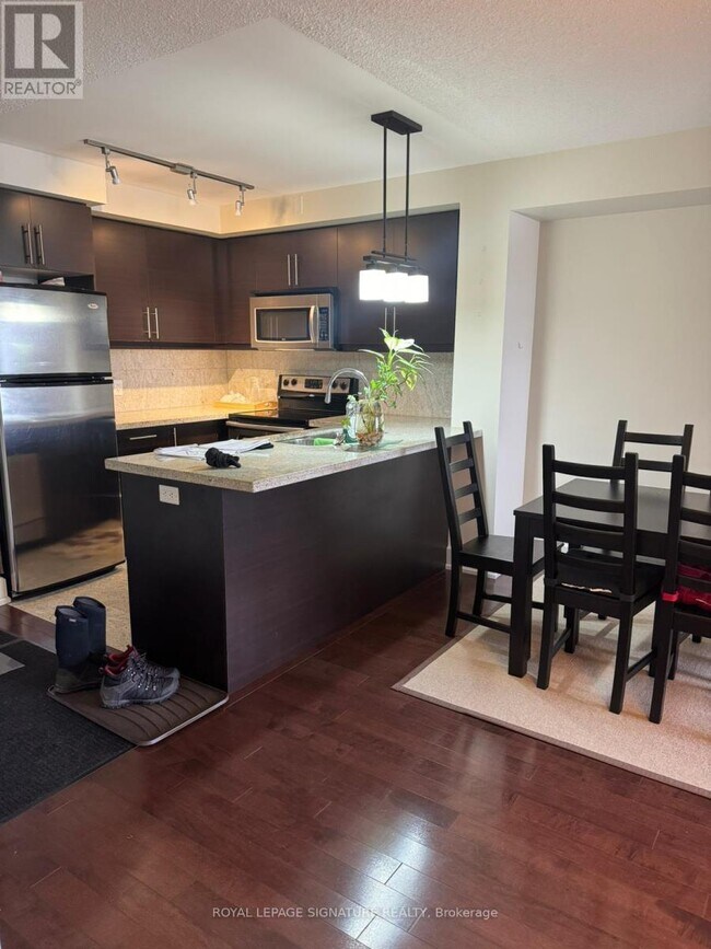 Photo du bâtiment - 676-676 Sheppard Ave E