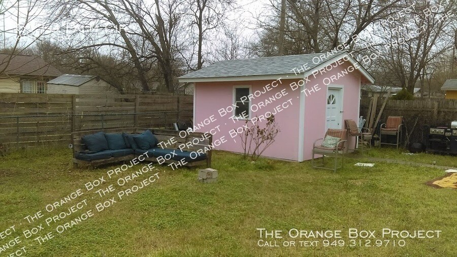 Building Photo - 6113 Palm Cir