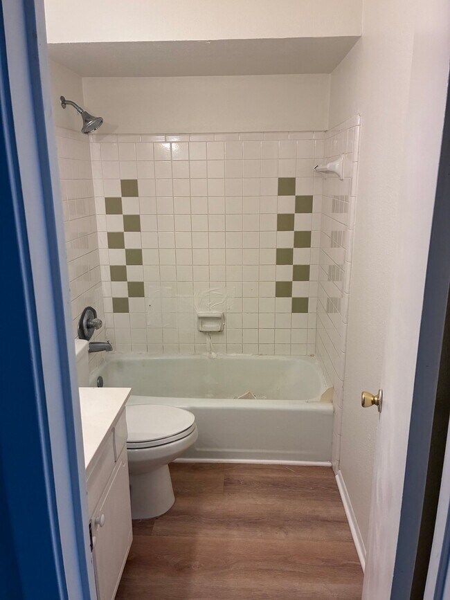 Building Photo - 2117 Giuffrias Ave