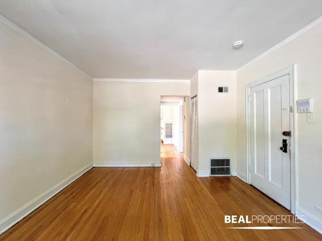 Building Photo - 1 bedroom in CHICAGO IL 60657