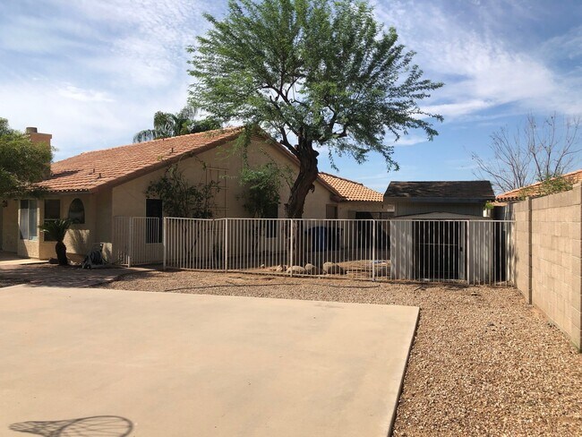 Building Photo - Chandler, 4 bed, 2 bath single story, pool...