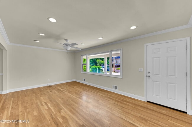 Building Photo - 895 Raleigh Dr