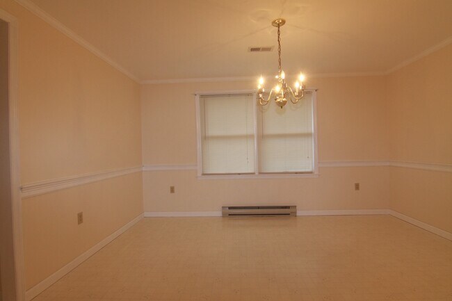 Building Photo - Sweet Rambler on Acreage