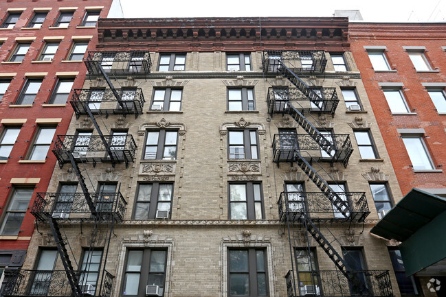 Building Photo - 98-100 Thompson St