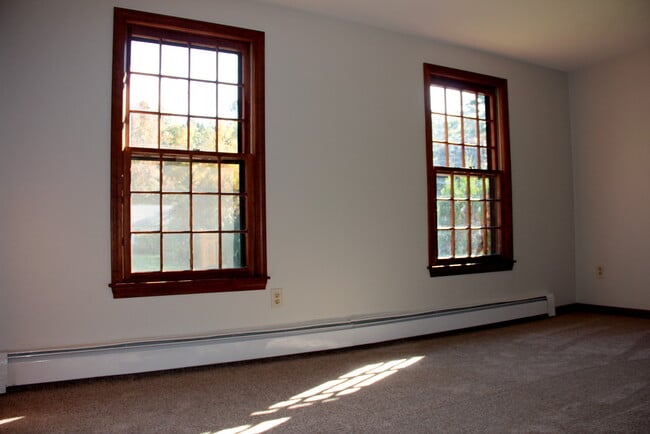 10 Valliria Dr Groton MA Living Room - 10 Valliria