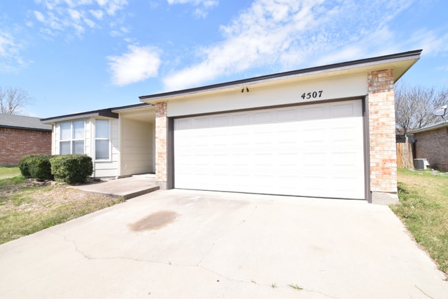 Building Photo - 4507 Stallion Dr