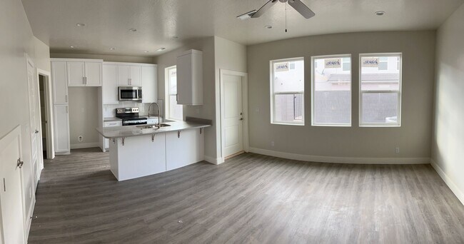 Foto del edificio - Beautiful newer 3 Bedroom, 2.5 Bathroom townhome, located in Washington!