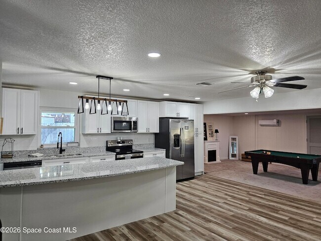 Building Photo - 872 Sadnet Cir NE