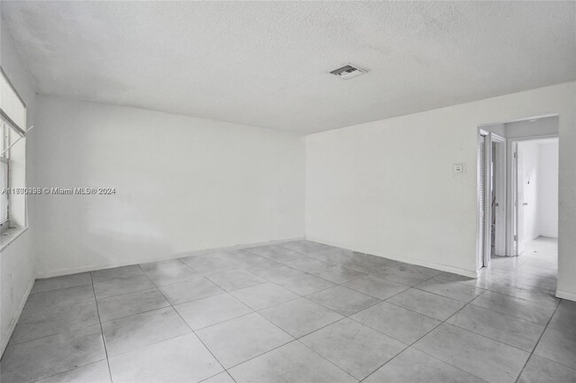 Foto del edificio - 5308 NW 18th Pl