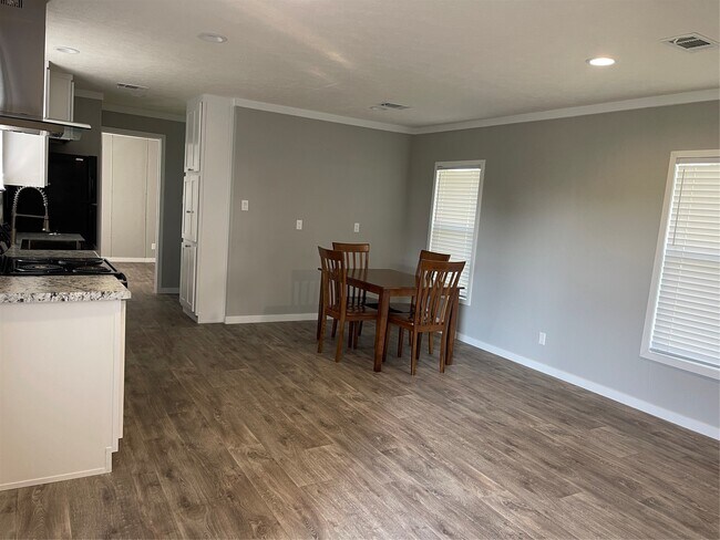 Building Photo - 2840 TX-19