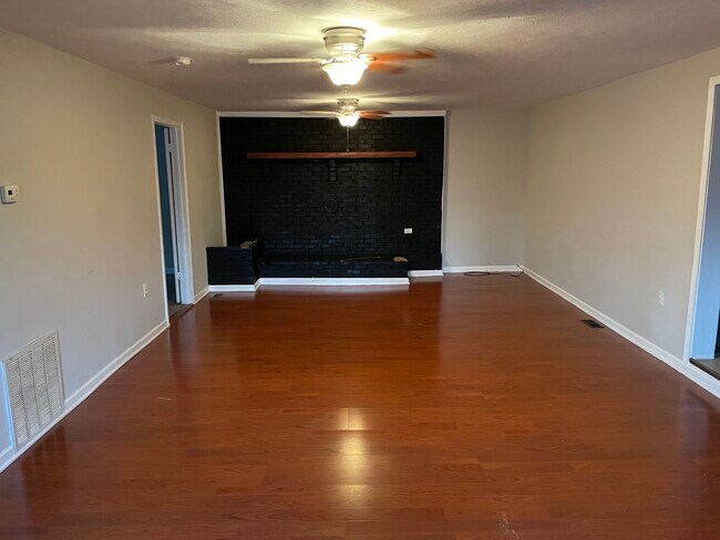 Foto del edificio - 1152 Little Dogwood Rd