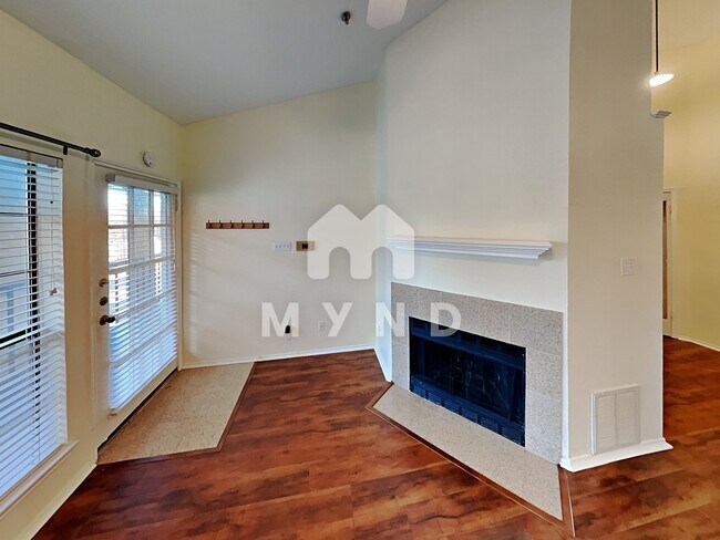 Foto del edificio - 4800 W Lovers Ln Apt 518