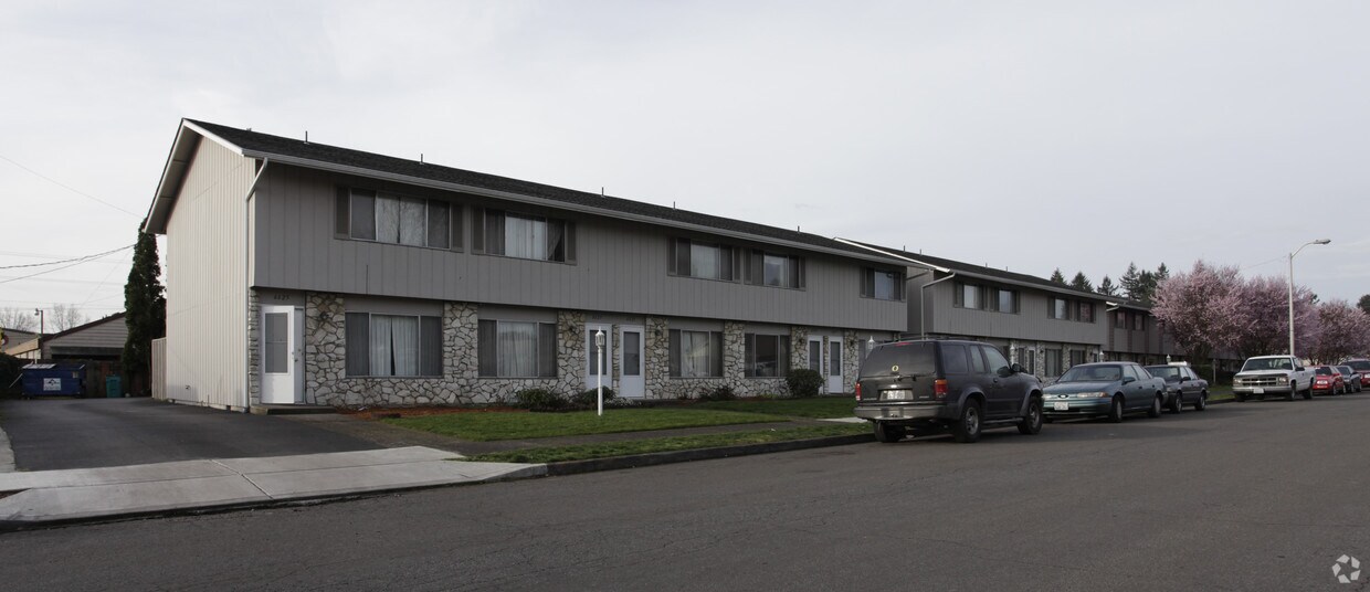Primary Photo - Park Hill Apartments