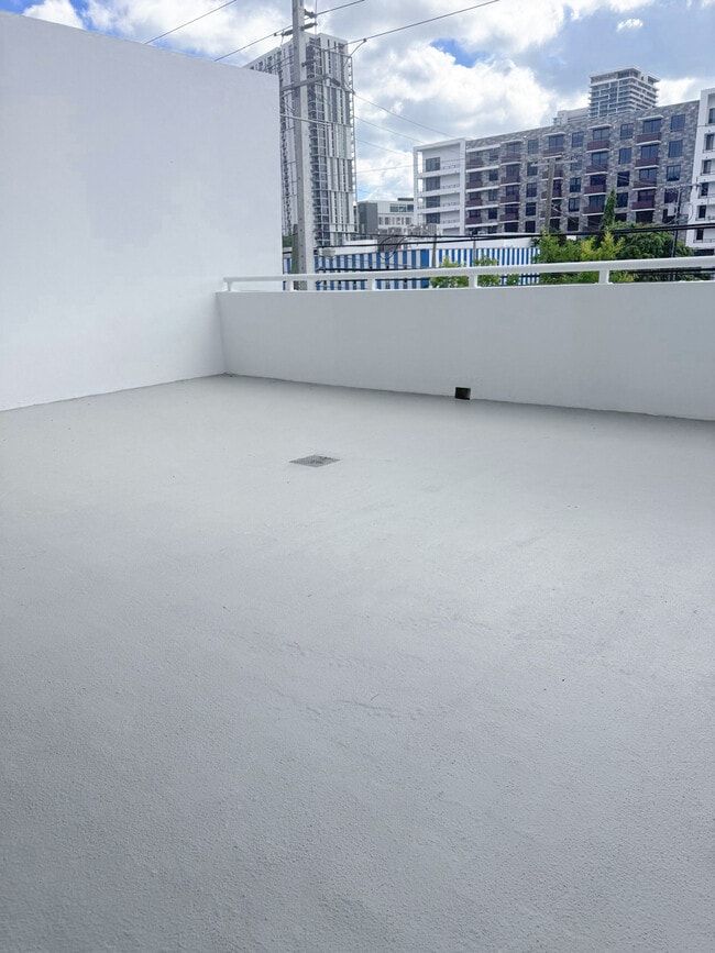 Building Photo - Cynergi Lofts at Wynwood