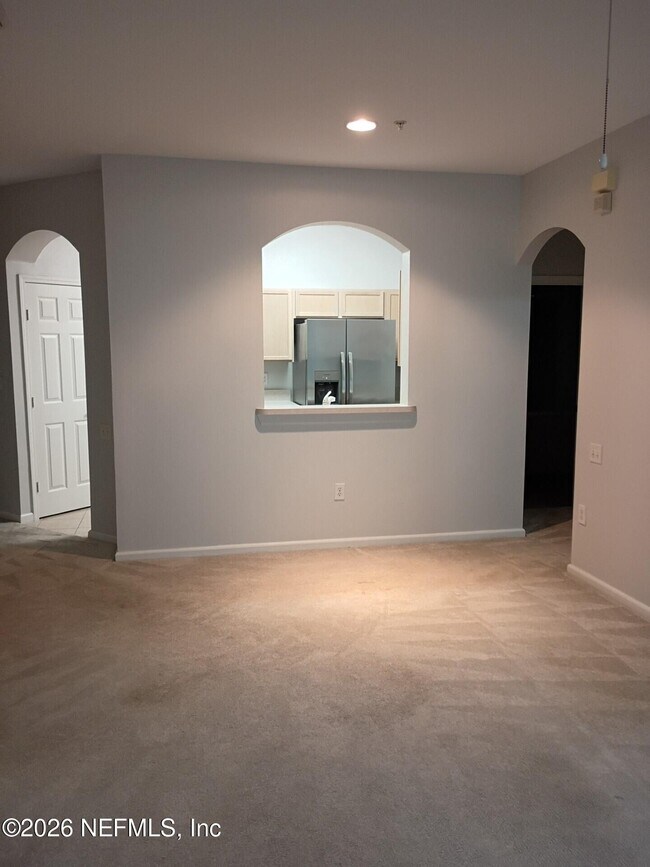 Building Photo - 10550 Baymeadows Rd