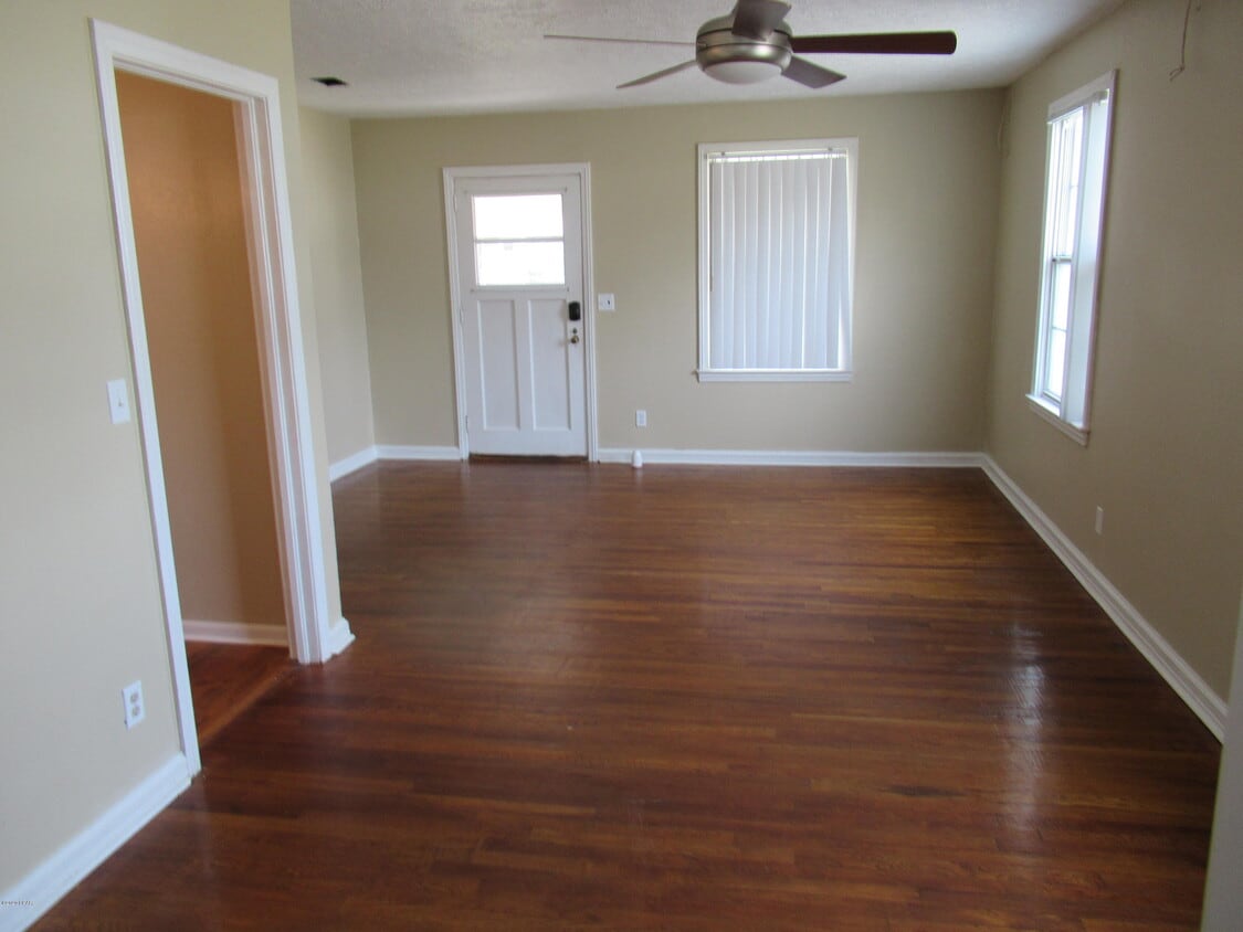 Primary Photo - 1407 Cherry St