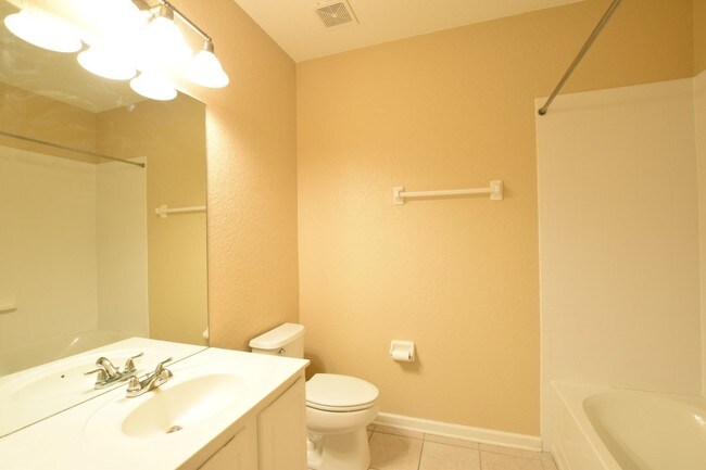 Foto del edificio - 2 br, 2 bath House - 647 Allerton Way