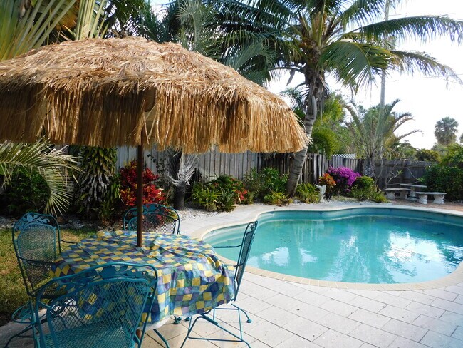 Building Photo - 512 S Palmway