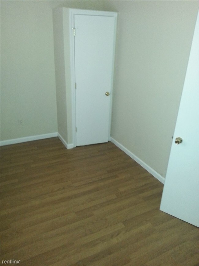 Building Photo - 378 Avon Ave