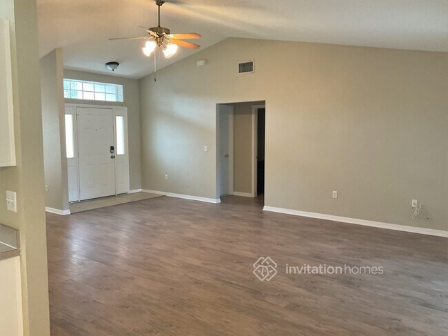 Building Photo - 8109 Oakhurst Blvd