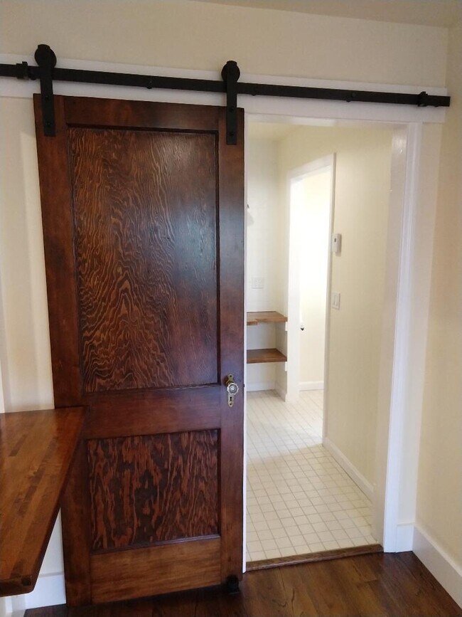 Building Photo - 5 Warren St