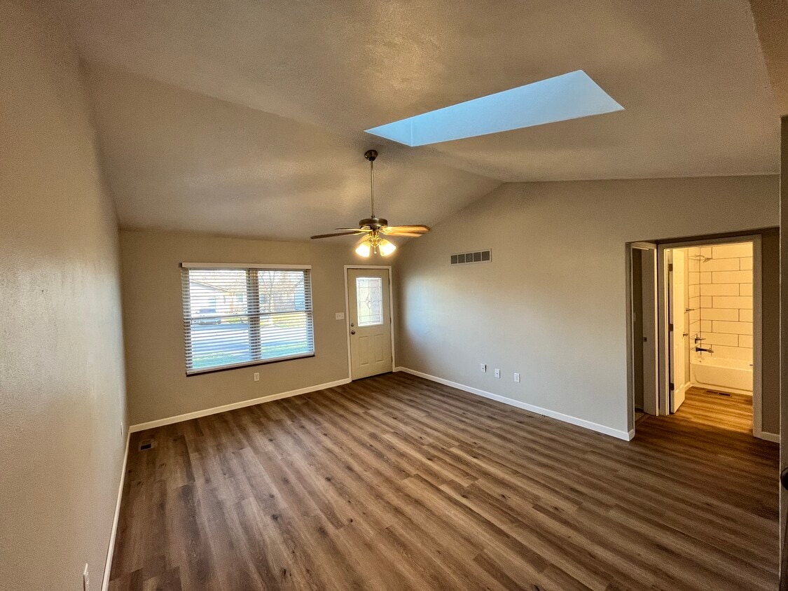 880 Lester Ave, Collinsville, IL 62234 Townhome Rentals in