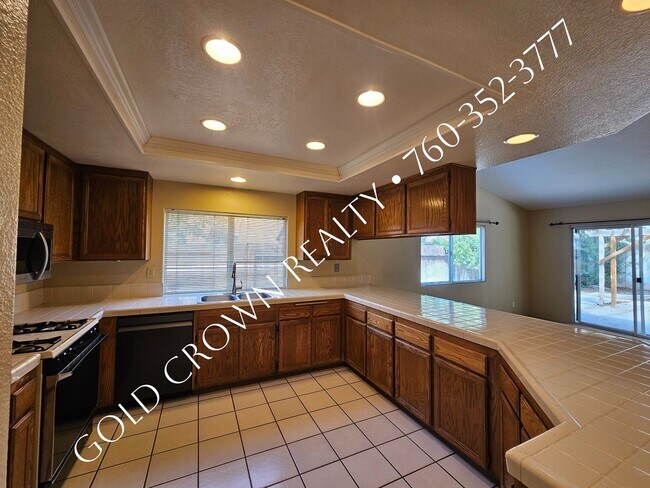 Building Photo - 2402 Lenrey Ave
