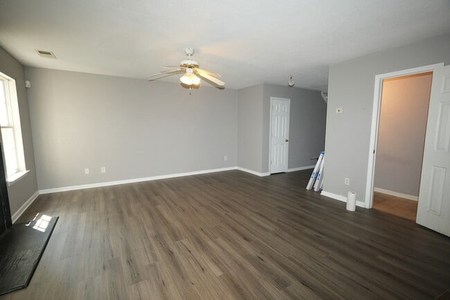 Foto del edificio - Freshly renovated 3BR 2.5 BA Home w/ Garage Parking Near Uptown Charlotte !