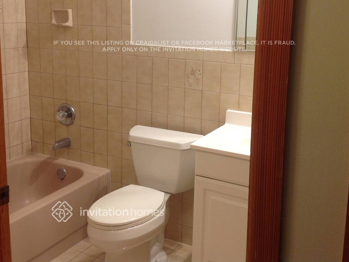 Building Photo - 15620 SW 57th St