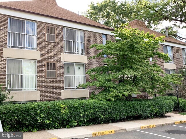 Building Photo - 3236 Hewitt Ave