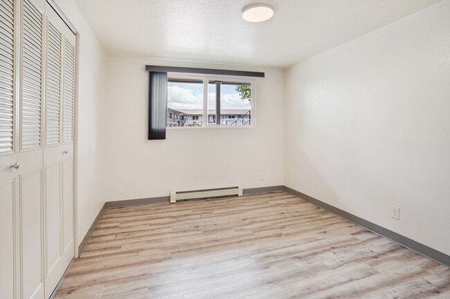 Building Photo - Lookingglass Apartments