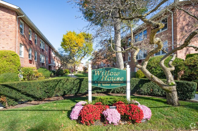Foto del edificio - 61 Maine Ave
