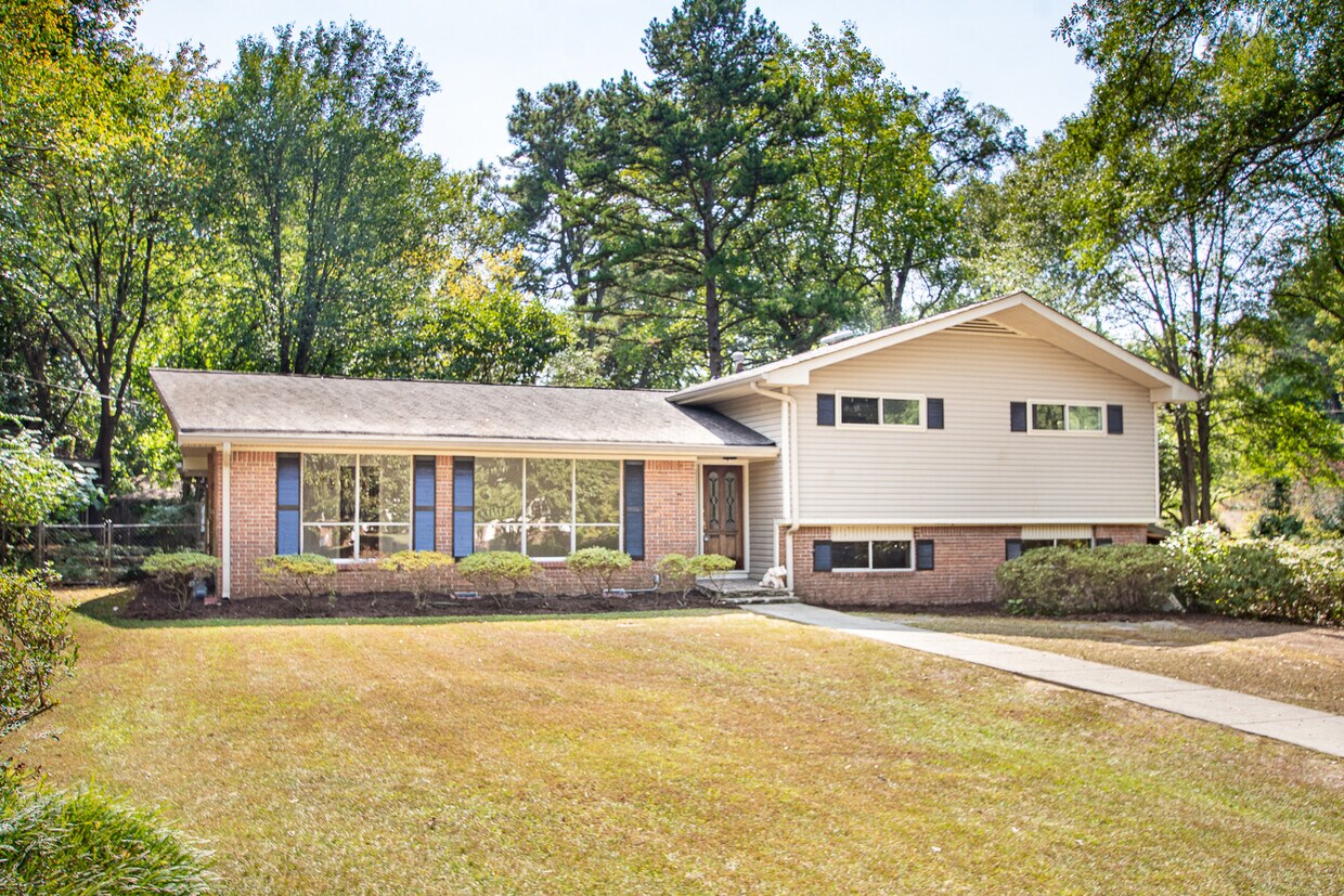 Primary Photo - 2839 Country Squire Ln