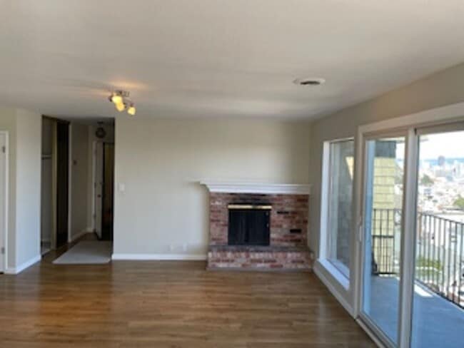 Building Photo - Beautiful Condo with views from Mt. Olympus!