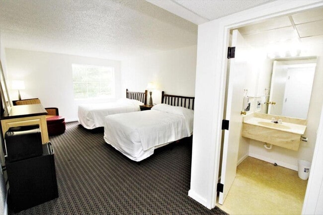 Foto del edificio - 245 Jess-Jo Pkwy