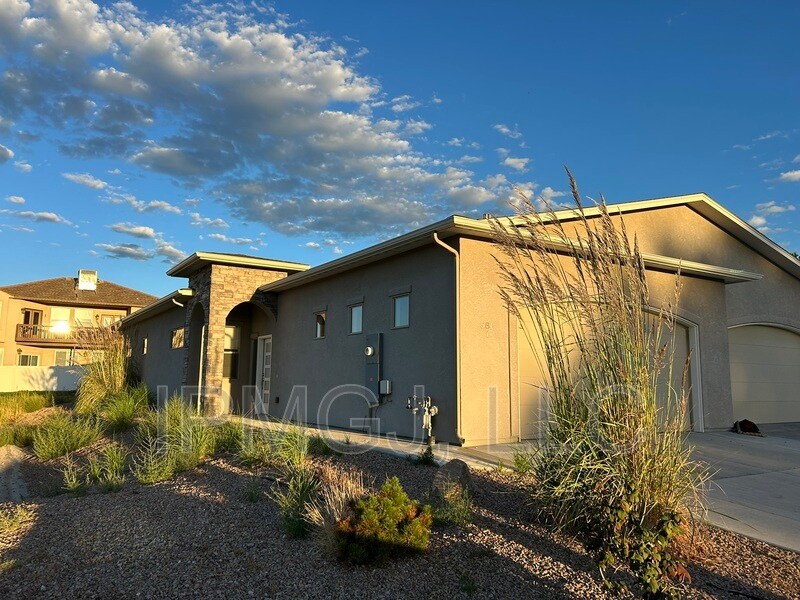 Foto principal - 581 W Indian Creek Dr