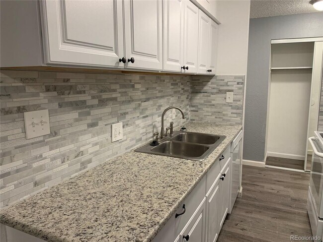 Foto del edificio - 7625 Quincy E Ave