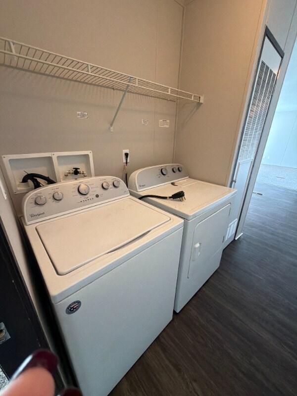 Foto del edificio - 214 Lakeshore Cir